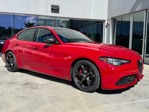 Used 2021 Alfa Romeo Giulia Ti Sport image 1