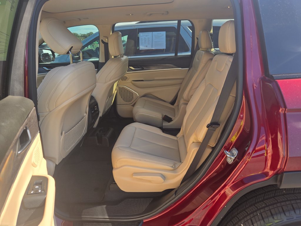 Used 2021 Jeep Grand Cherokee L Limited AWD/4WD image 8