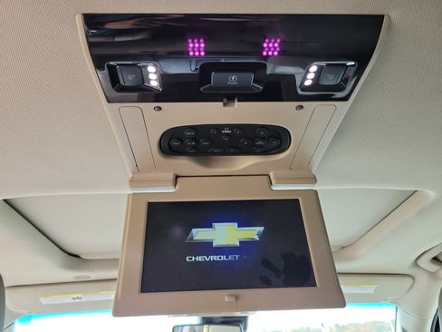 Used 2020 Chevrolet Suburban Premier image 9