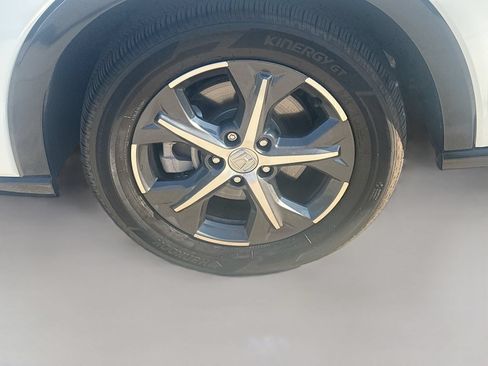 Used 2025 Honda HR-V EX-L image 28