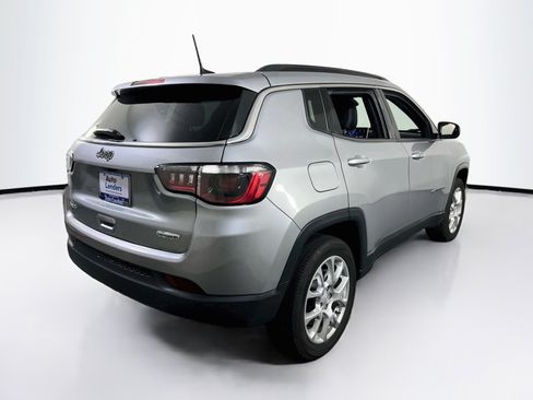 Used 2023 Jeep Compass Latitude AWD/4WD image 5