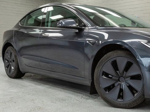 Used 2025 Tesla Model 3 Long Range image 9