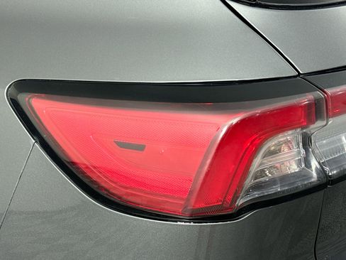 Used 2022 Ford Escape SE w/ SE Sport Appearance Package image 35