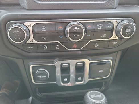 Used 2020 Jeep Wrangler Sport AWD/4WD image 13