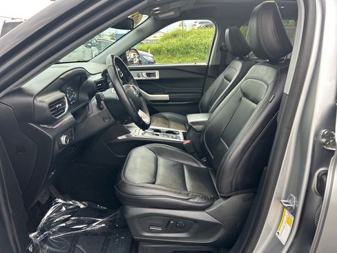 Used 2022 Ford Explorer Limited w/ Equipment Group 301A image 7
