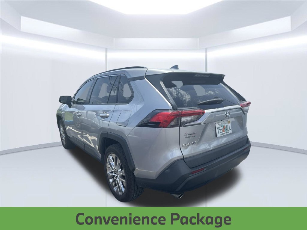 Used 2020 Toyota RAV4 XLE Premium FWD image 5
