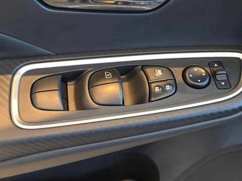 Used 2025 Nissan Versa SR w/ Trunk Package FWD image 19