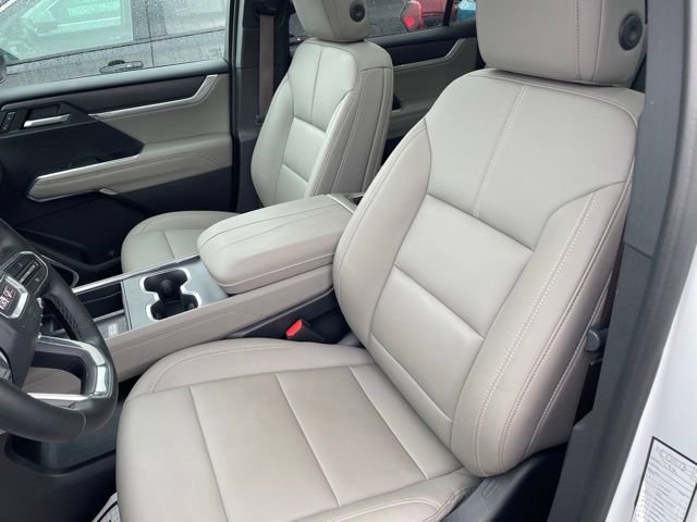 Used 2026 GMC Acadia Elevation w/ Elevation Premium Package FWD image 4