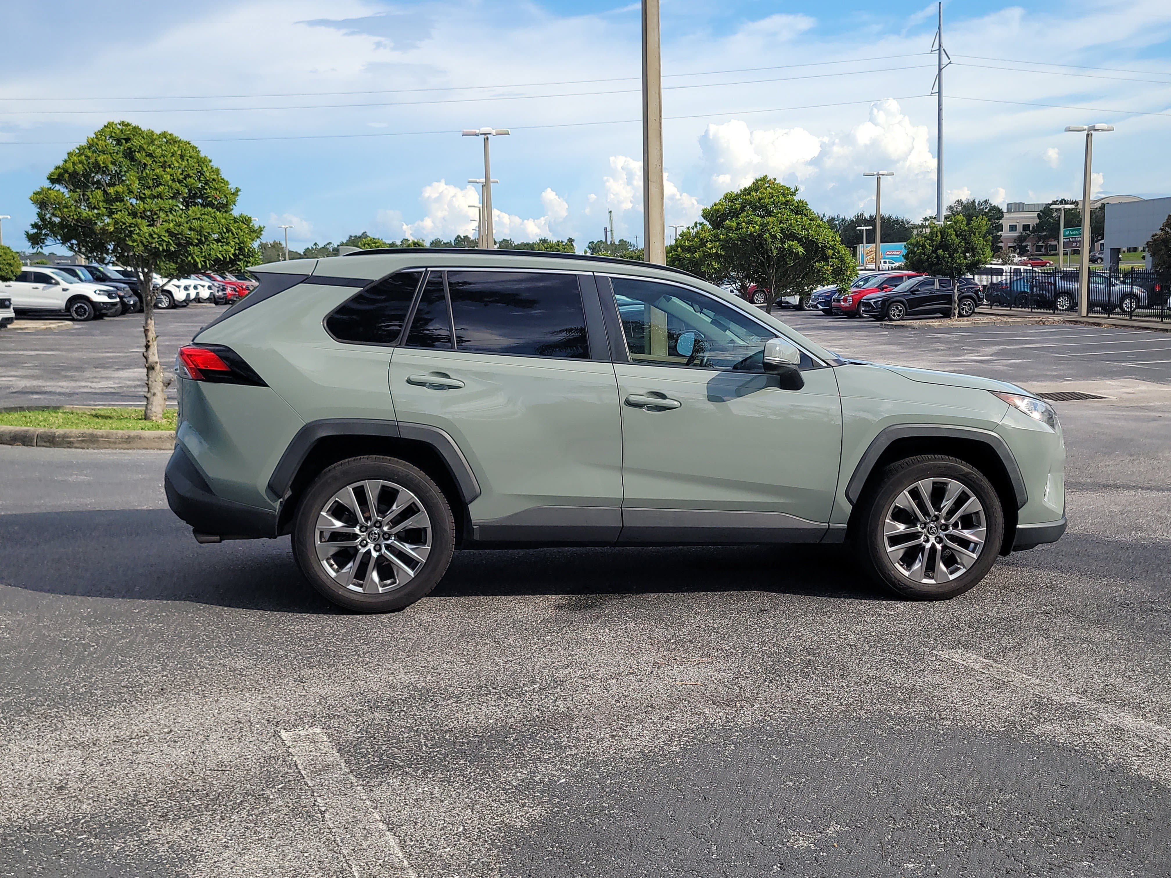 Used 2021 Toyota RAV4 XLE Premium FWD image 8
