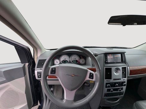 Used 2008 Chrysler Town & Country Touring image 38