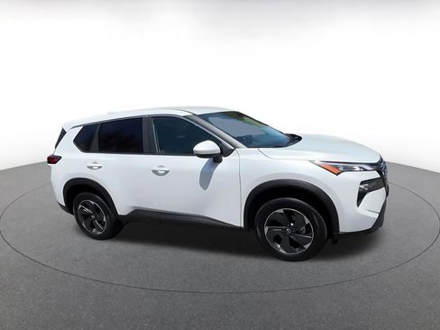 Used 2025 Nissan Rogue SV AWD/4WD image 2