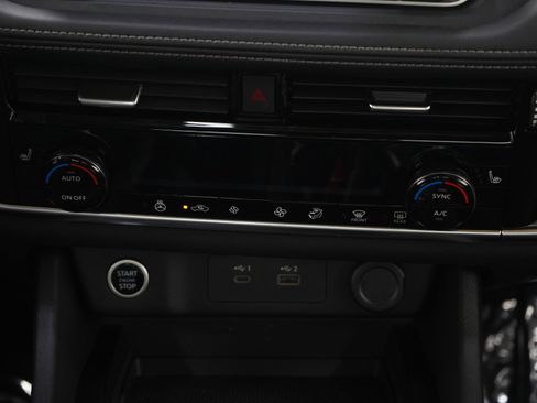 Used 2022 Nissan Rogue SV w/ SV Premium Package image 16