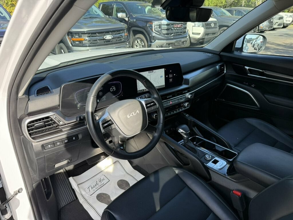 Used 2025 Kia Telluride S FWD image 3