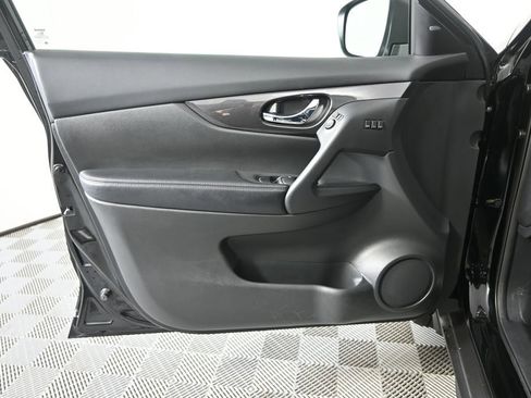 Used 2018 Nissan Rogue SV w/ Sun & Sound Touring Package AWD/4WD image 18