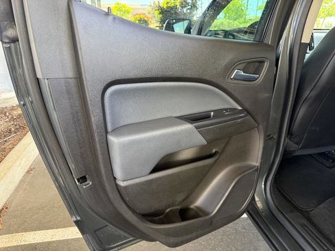 Used 2017 Chevrolet Colorado Z71 RWD image 14