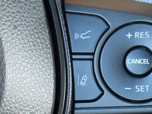 Used 2022 Toyota Corolla LE image 29