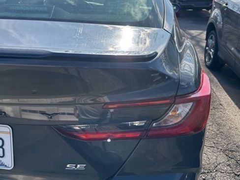 Used 2025 Toyota Camry SE image 9