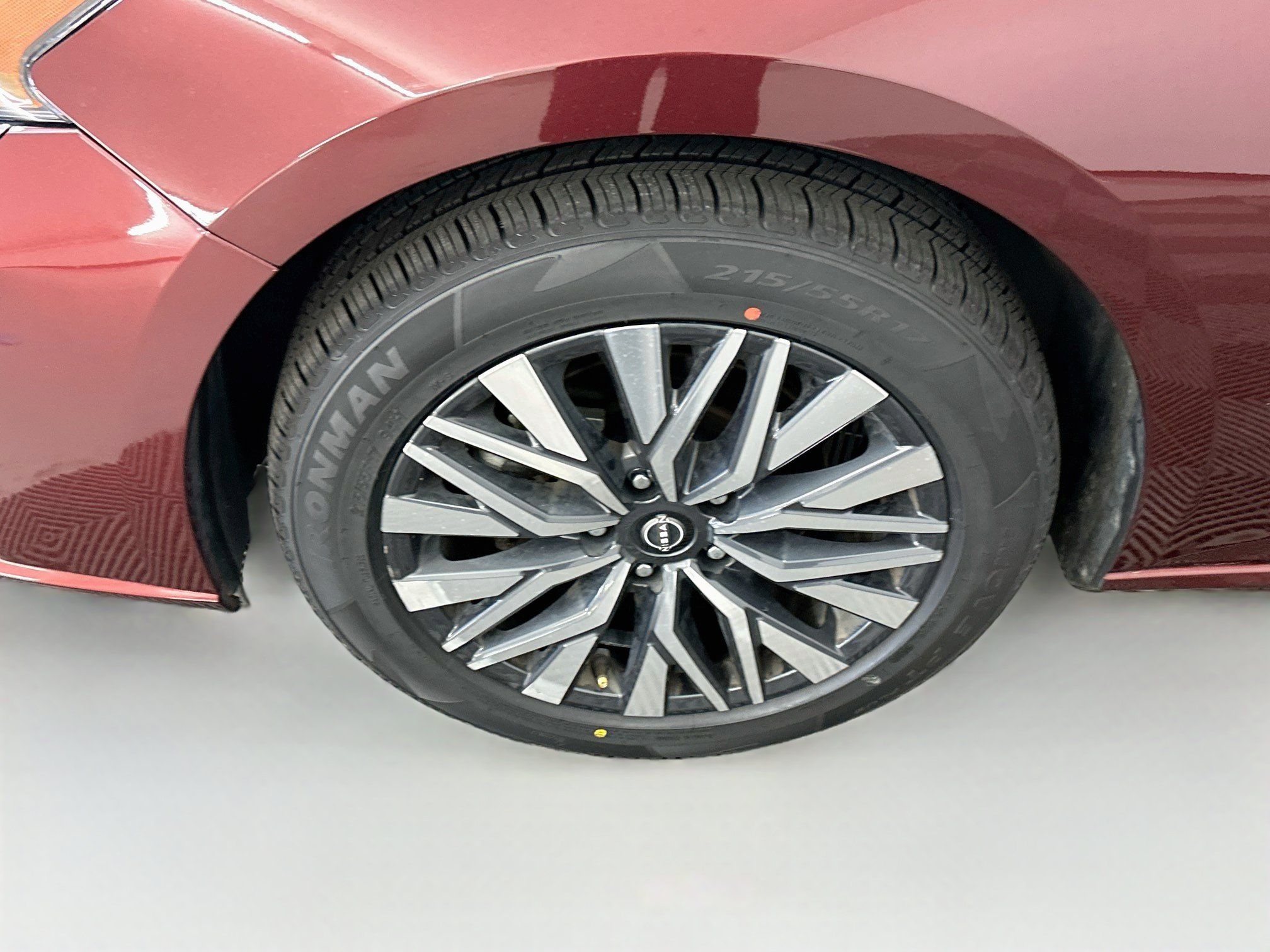 Used 2025 Nissan Altima 2.5 SV AWD/4WD image 11