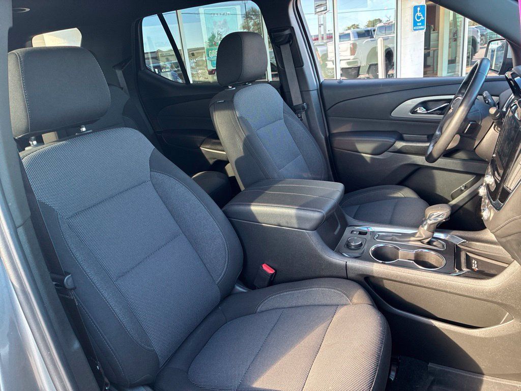 Used 2023 Chevrolet Traverse LT FWD image 19