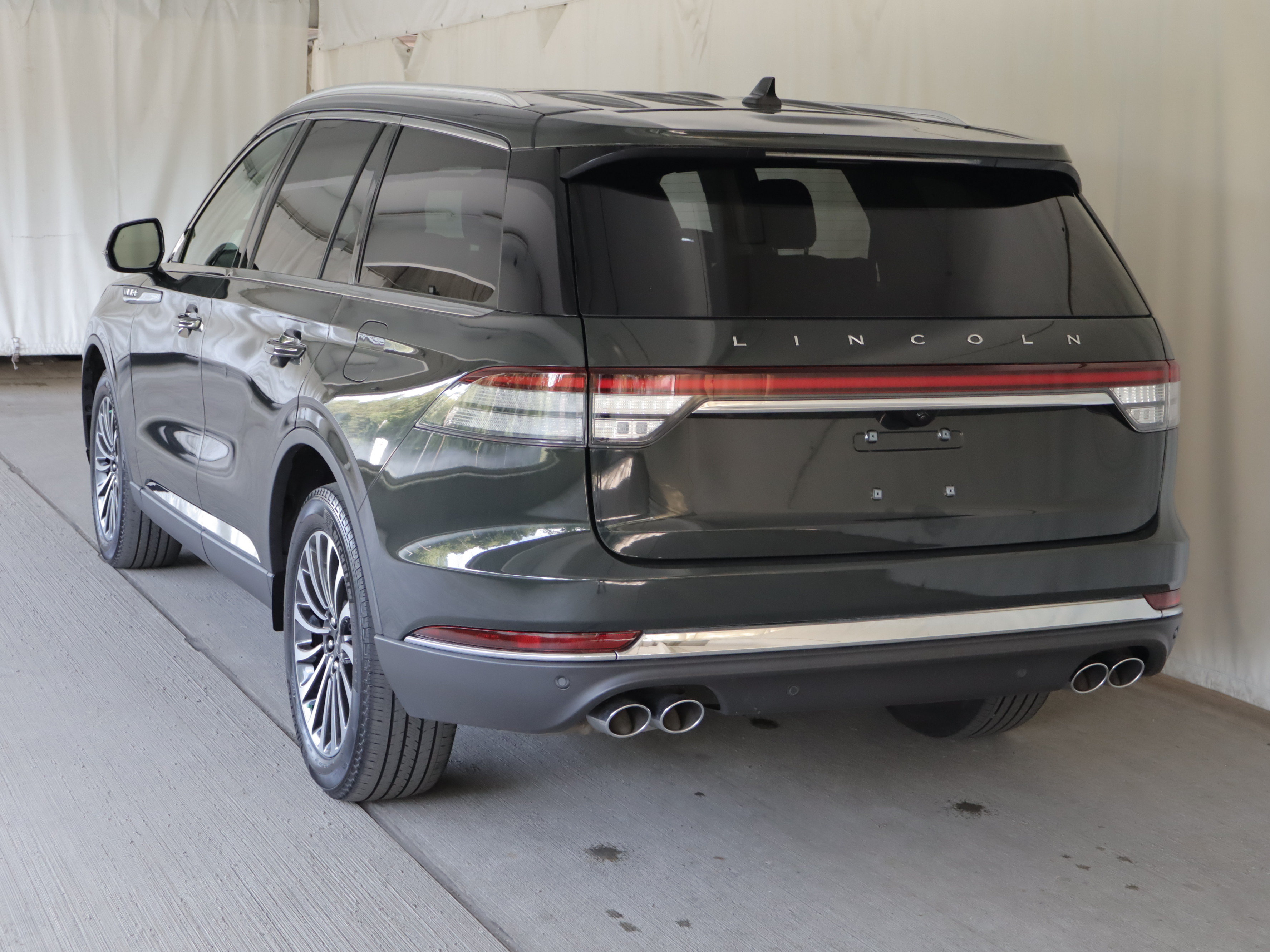Used 2023 Lincoln Aviator AWD w/ Premium Package image 27