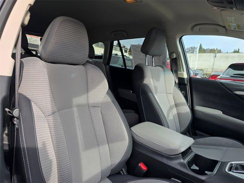 Used 2022 Subaru Outback Premium image 11