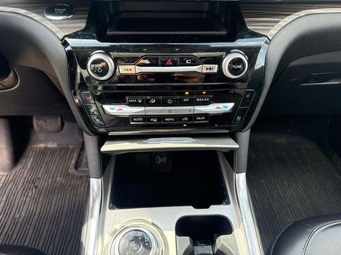 Used 2022 Ford Explorer Limited w/ Equipment Group 301A image 20