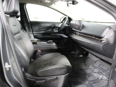 Used 2024 Nissan Ariya FWD image 16