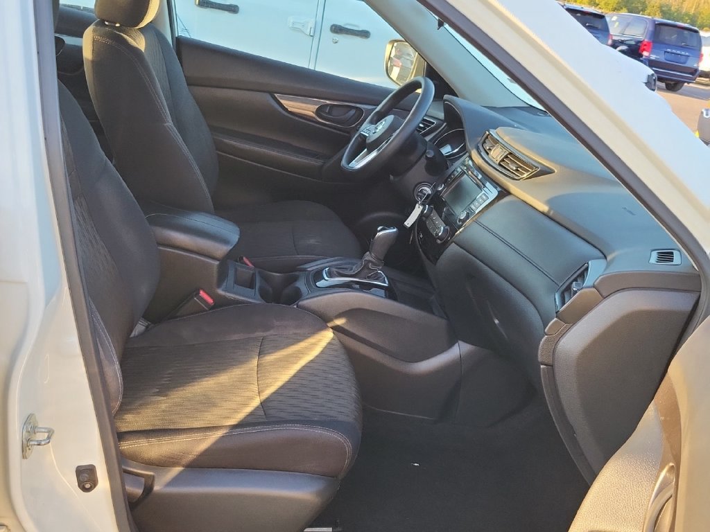 Used 2020 Nissan Rogue S AWD/4WD image 12