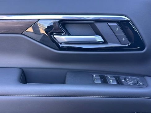 New 2026 Chevrolet Suburban LS image 14