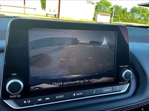 Used 2022 Nissan Rogue SV FWD image 14
