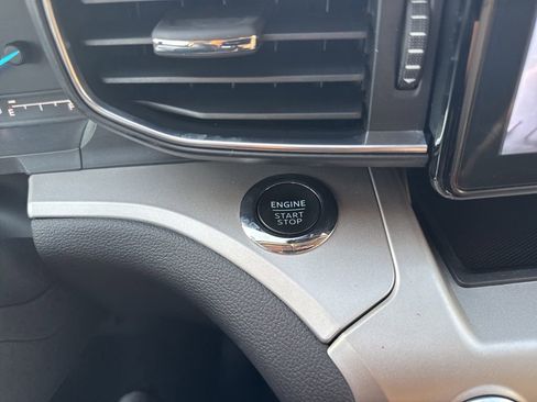 Used 2022 Ford Explorer XLT w/ Equipment Group 202A image 22