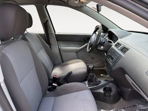 Used 2006 Ford Focus ZX4 Sedan FWD image 14
