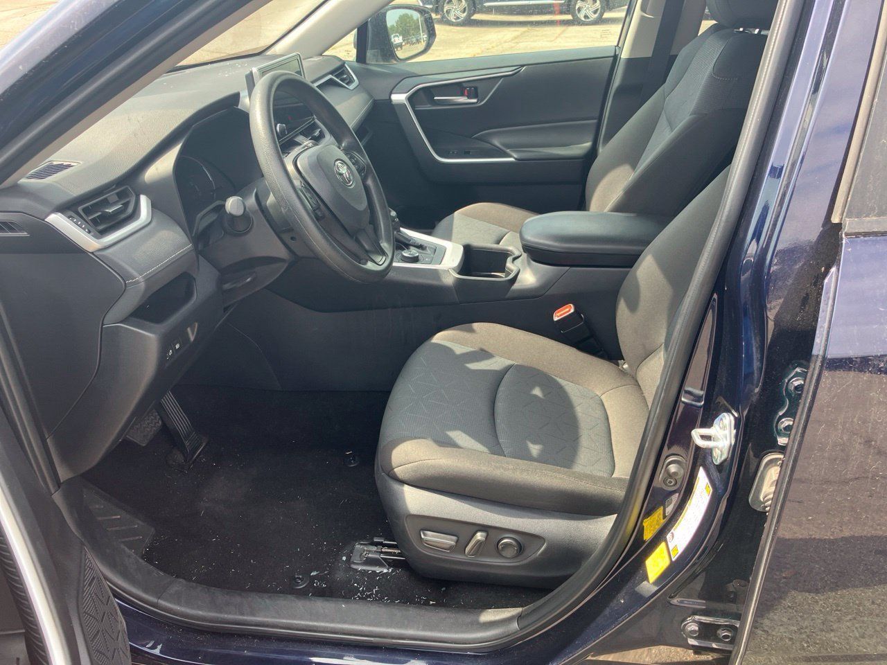 Used 2025 Toyota RAV4 XLE AWD/4WD image 7