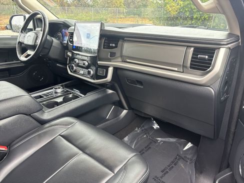 Certified 2024 Ford Expedition XLT image 12