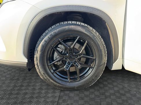Used 2021 Toyota Highlander L FWD image 14