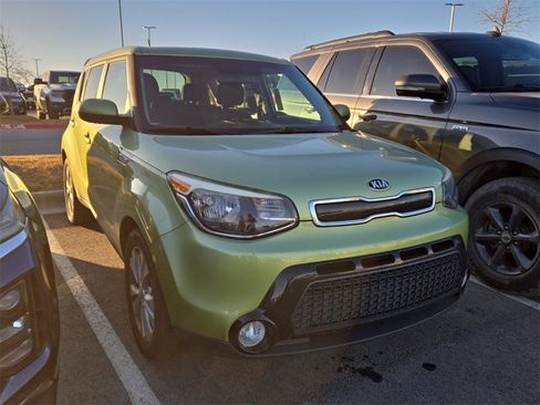 Used 2016 Kia Soul + image 4