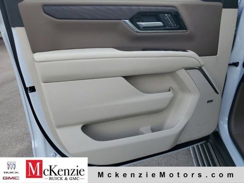New 2026 GMC Yukon XL Denali w/ Denali Reserve Package AWD/4WD image 8