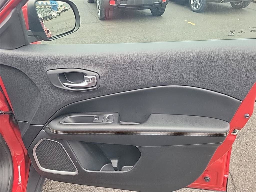 Used 2019 Jeep Compass Latitude AWD/4WD image 27