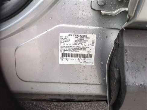 Used 2020 Ford Edge SE image 17