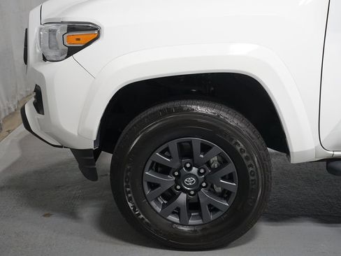 Used 2023 Toyota Tacoma SR5 RWD image 5