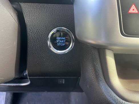 Used 2017 Toyota Highlander Limited w/ Carpet Mat Package image 30