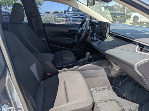 Used 2025 Toyota Corolla LE image 32