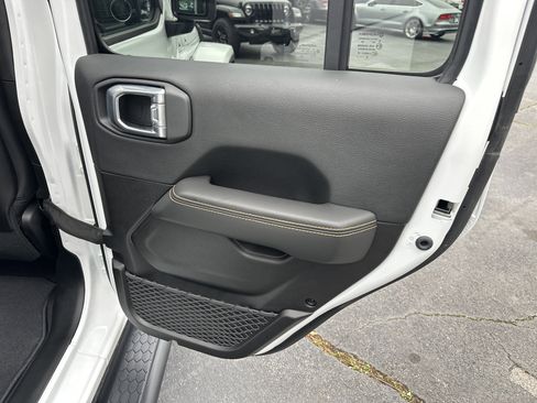 Used 2025 Jeep Wrangler Sahara w/ Safety Group image 19