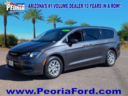 Used 2022 Chrysler Voyager LX image 1