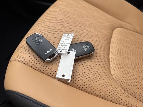 Used 2024 Kia Carnival LX FWD image 57