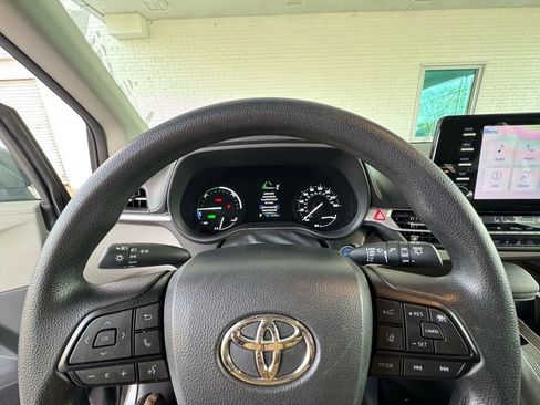 Used 2024 Toyota Sienna LE image 34
