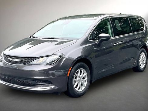 Used 2023 Chrysler Voyager LX FWD image 3
