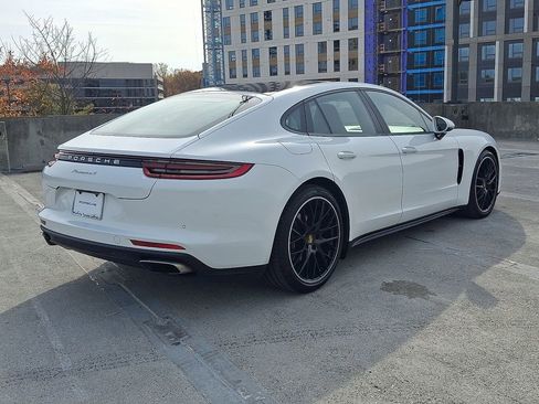 Used 2019 Porsche Panamera 4 image 8