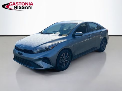 Used 2023 Kia Forte LXS image 3