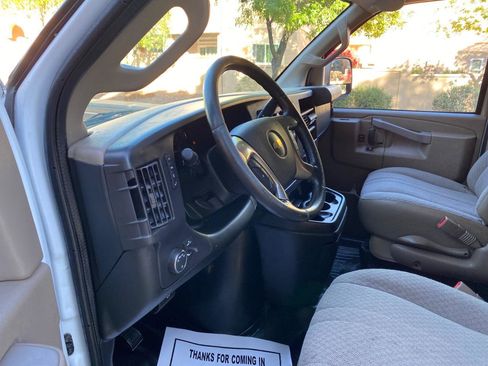 Used 2017 Chevrolet Express 3500 Extended image 39